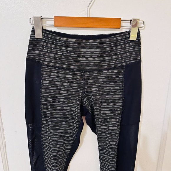 90 Degree High-Rise Workout Legging with Side Panel, Black/White Pattern, US XS - Picture 4 of 8